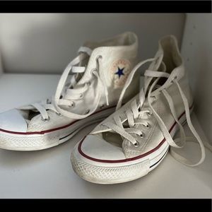 What’s up sneaker heads?!